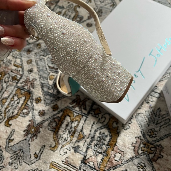 Betsey Johnson Kami Pearl Block Heels 👡 - Picture 7 of 9